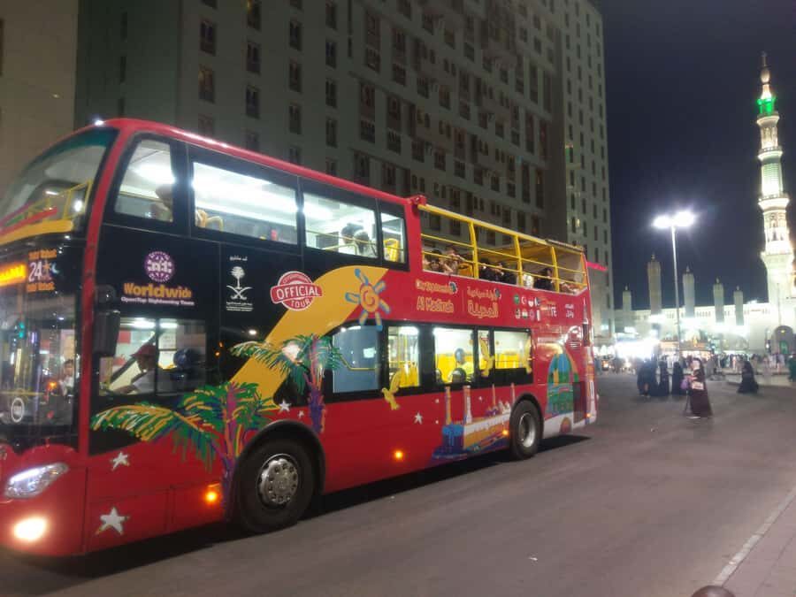 Al Madinah: City Sightseeing Hop-On Hop-Off Bus Tour - Onboard Audio in 16 Languages: How to Use It Without Tuning Out