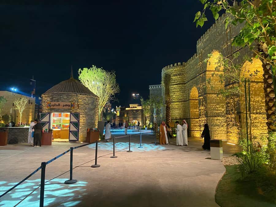 Boulevard World, Boulevard Riyadh Private Tour+Saudi Meal - Why the Live Guide Matters (and Why English Helps)