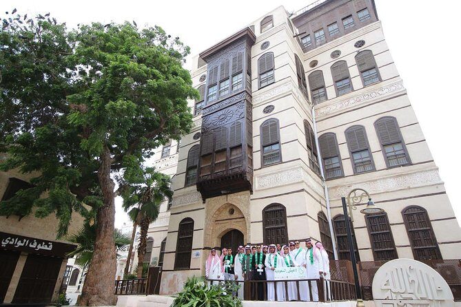 discover Jeddah city - Your guide Ahmad Aljuaed: pacing, kindness, and custom questions