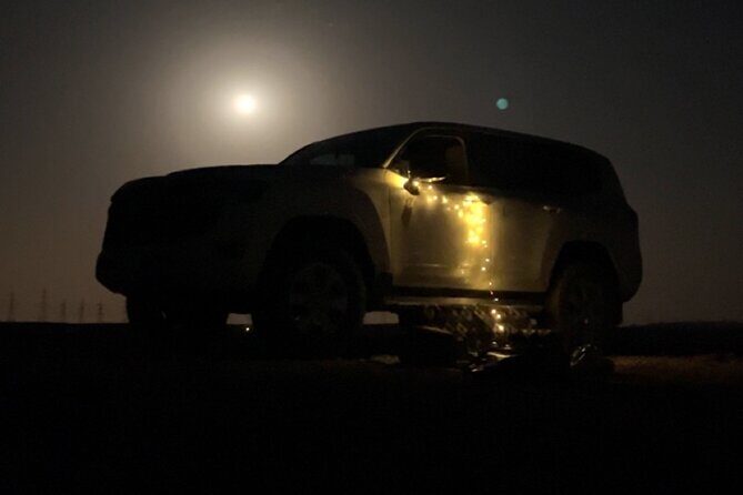 Edge of the World - Finding the meeting point: Thaghr Plaza and Abdullah’s Land Cruiser