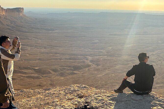 Edge of The World & Deer Reserve Off-road 4x4 Car Tour in Riyadh - Sunset Picnic at the Cliffs: Snacks, Coffee, and a Slow Moment