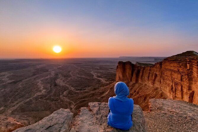 Edge Of The World Hike(Dinner under stars,village,bats cave,camp) - Edge of the World (Jebel Fihrayn) and why the views feel different
