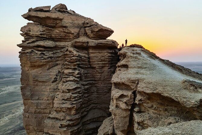 Edge Of The World Hike(Dinner under stars,village,bats cave,camp) - Stop 1: Edge of the World picnic, cliff-edge time, and the sunset payoff