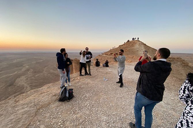 Edge of the World with 4x4 vehicles, sunset Dinner and stargazing - Guided clifftop hike for sunset views: how to make it worth your legs