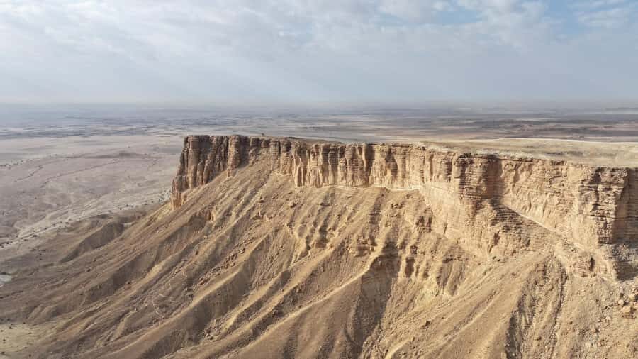 From Riyadh: Edge of the World and Darb Al-Manjoor Adventure - Meeting at Thaghr Plaza: The Small Detail That Saves You Stress