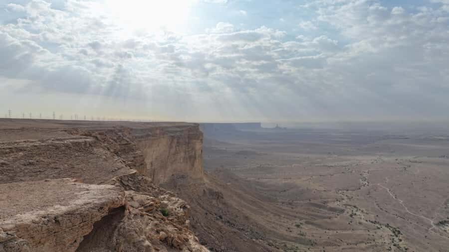 From Riyadh: Edge of the World and Darb Al-Manjoor Adventure - Sunset at the Edge: Why That Timing Changes Everything