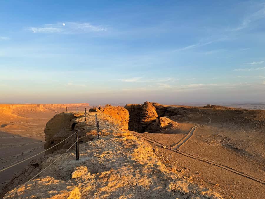 From Riyadh: Edge of the World and Darb Al-Manjoor Adventure - What You’ll Likely Remember Most (Based on What People Praise)