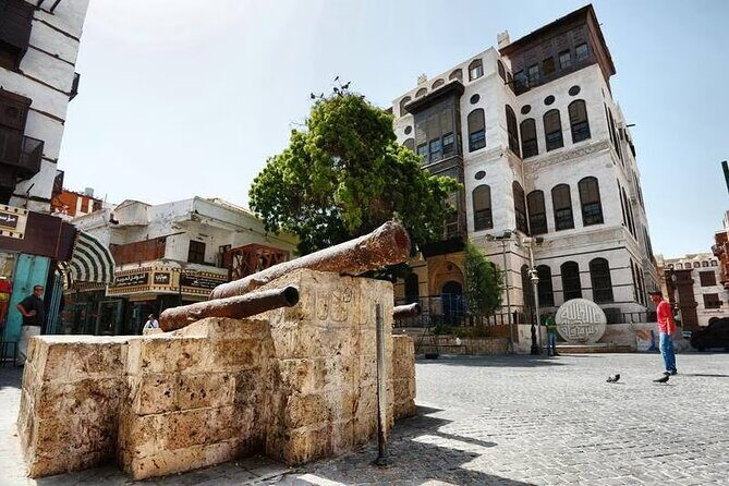 Guided Tour in Jeddah by local woman - Who should book this guided walk (and who might want a different plan)