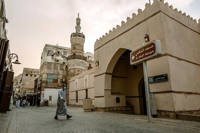 Guided Tour in Jeddah by local woman - Entering Al Balad from Bab Jadeed: How to Make Sense of the Streets