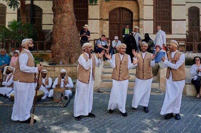 Historical & Heritage Tour in Jeddah Al Balad - Stop 1: Al-Balad—unique buildings, old-town atmosphere, and the big story