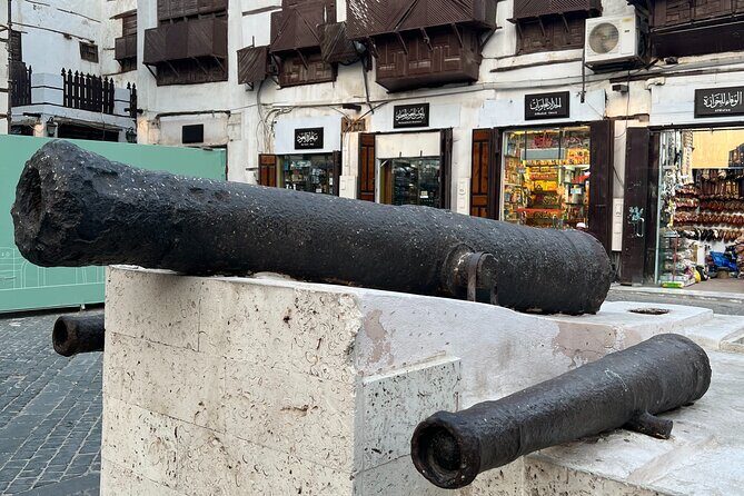 Historical & Heritage Tour in Jeddah Al Balad - Stop 3: Qabel Trail market—what locals buy and why it feels real