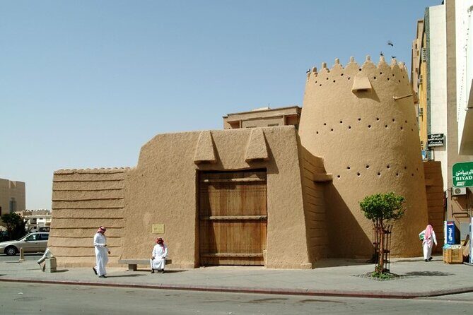 Historical Riyadh Self-Guided Audio Walking Tour - Al Safat Square: where the oldest area changes shape
