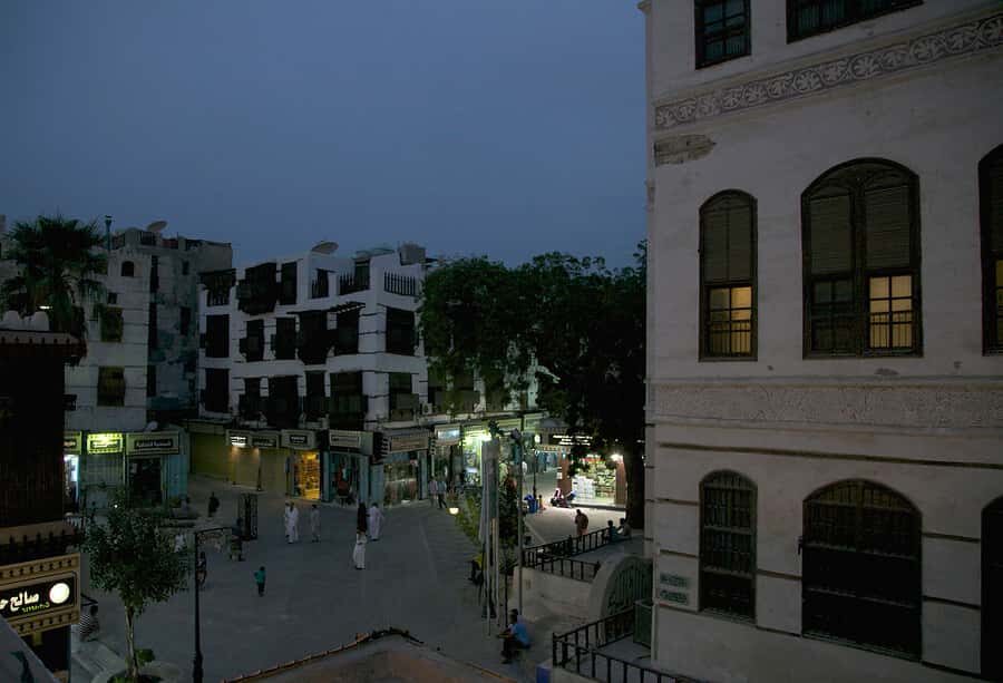 Jeddah: Al-Balad Historical Highlights City Tour - Beit Nassif, gates for photos, and the “secret door” style details