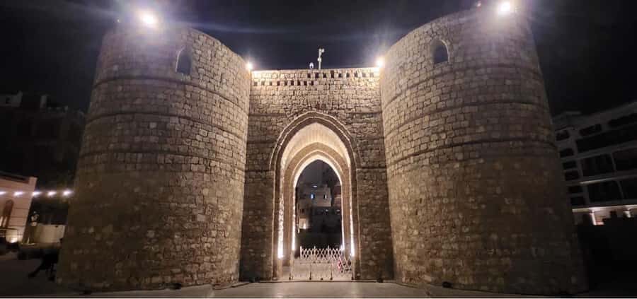 Jeddah: Al-Balad Old Town Historical City Guided Tour - Traditional village segment: why it works so well
