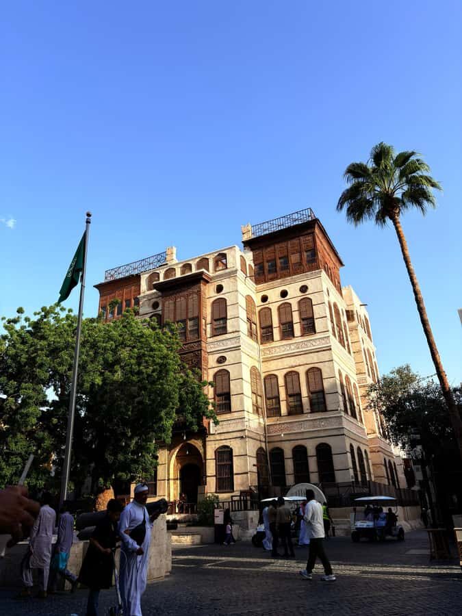 Jeddah: Al-Balad Old Town Historical City Guided Tour - Pace, group size, and comfort: how to get the best version of this tour