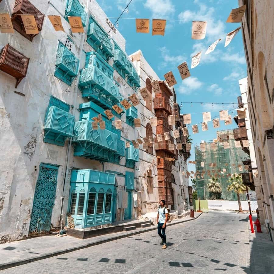 Jeddah: Al-Balad Old Town Tour with Guide - Why Al-Balad’s coral-stone lanes feel like a time machine