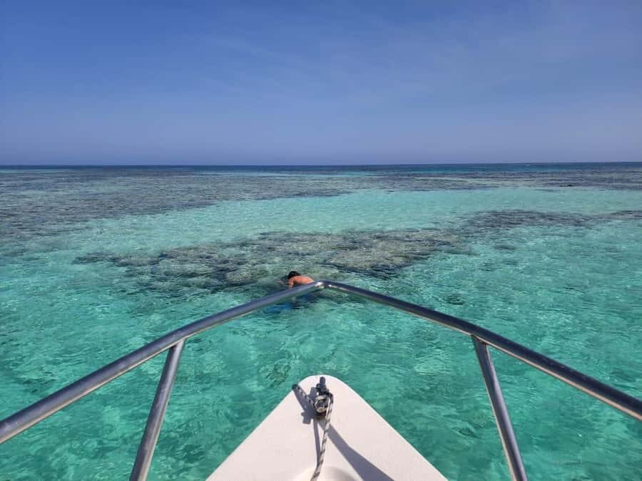 Jeddah: Bayada Leisure Boat Trip with Snorkeling - First meet at Al-Haddad Scuba: timing, small group, and what to bring