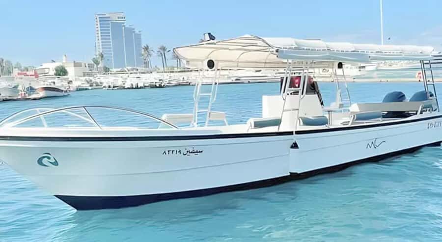 Jeddah: Bayadah Island Boat Trip with Snorkeling Option - Kayaking for an Hour: A Great Way to Beat the Rush