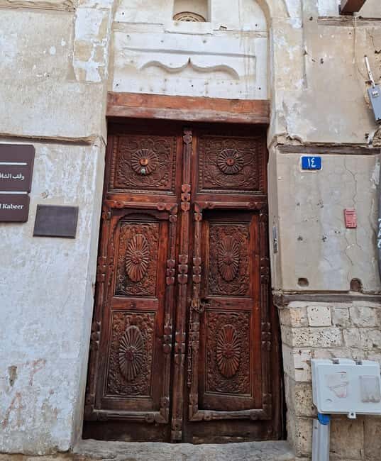 Jeddah: City tour include old Jeddah OR Safari - From yacht views to old gates: what this day really feels like