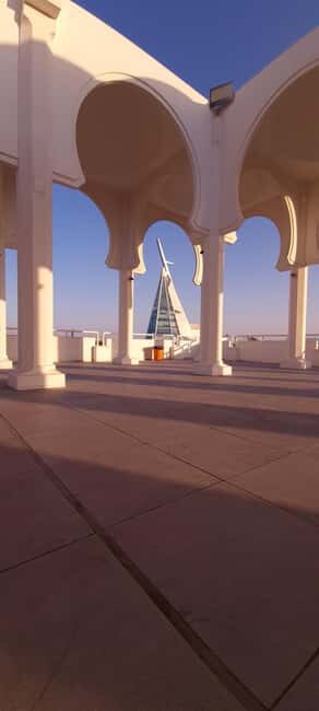 Jeddah: City tour include old Jeddah OR Safari - Yacht Club, Floating Mosque, and the Red Sea front row