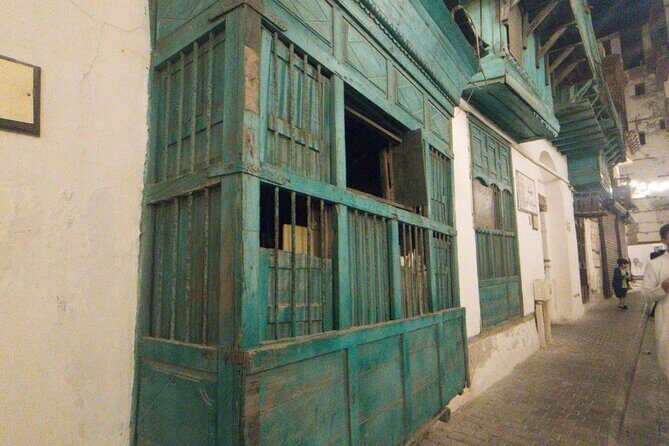 Jeddah discover old Jeddah Albalad - Al-Balad on foot: houses, gates, and markets that feel local