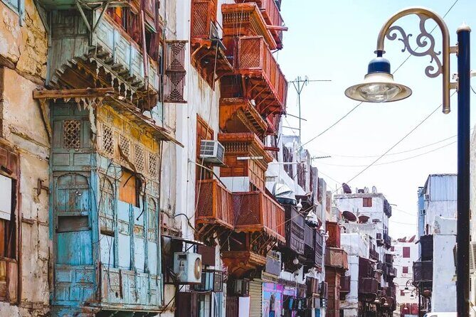 Jeddah Heritage Tour Unveiling History and Culture - Souq stops that feel like real Jeddah, not a photo set