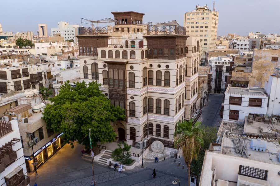 Jeddah : Jeddah’s Traditional Tour - Tahlia Street: the best 30 minutes you’ll spend learning the city’s present