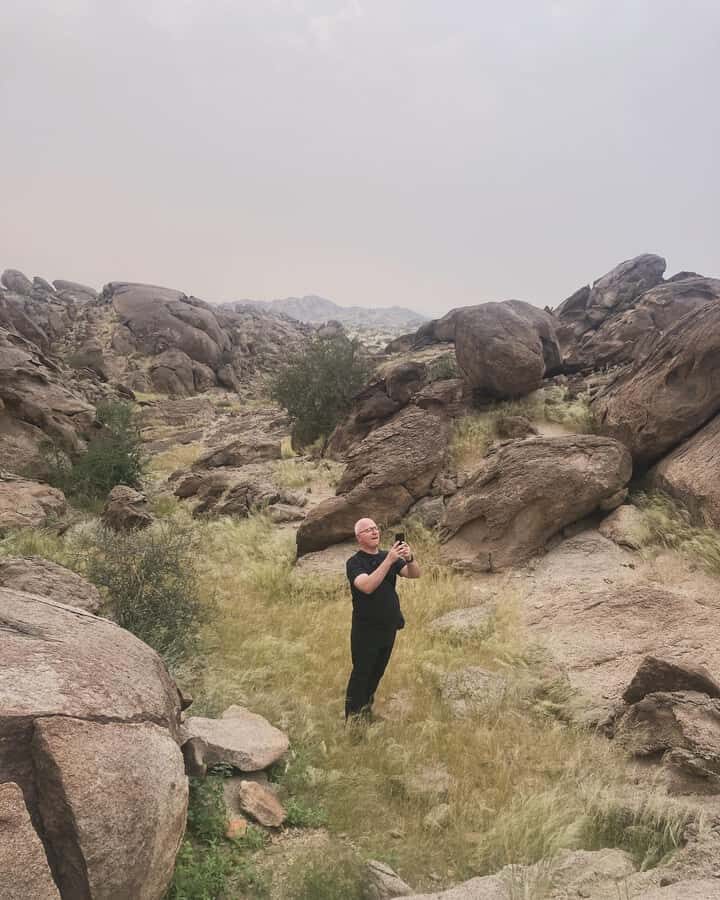 Jeddah: Moon Mountain Guided Hiking Tour with Snacks - Should You Book Moon Mountain With Snacks?