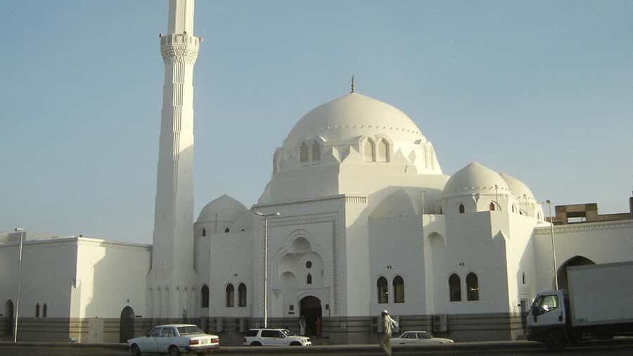 Madina: Guided Tour of the City's Historical Sights - Ghazwa Khandaq and the Saba Masajid (Seven Mosques) Stops