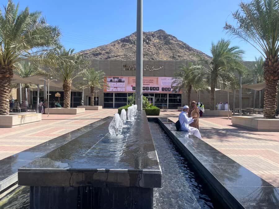 Makkah: Jabal Al-Nour, Cave Hira, and Mount Arafat Tour - Jabal Thawr and Cave Thawr: refuge, timing, and the Abu Bakr (RA) connection