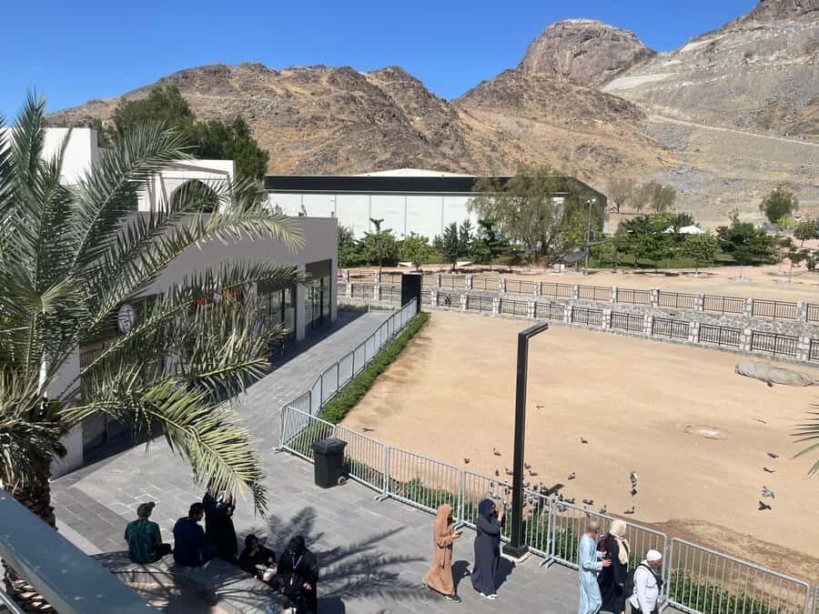 Makkah: Jabal Al-Nour, Cave Hira, and Mount Arafat Tour - Makkah Museum and the Hira Cultural Museum: what exhibits add to the sites