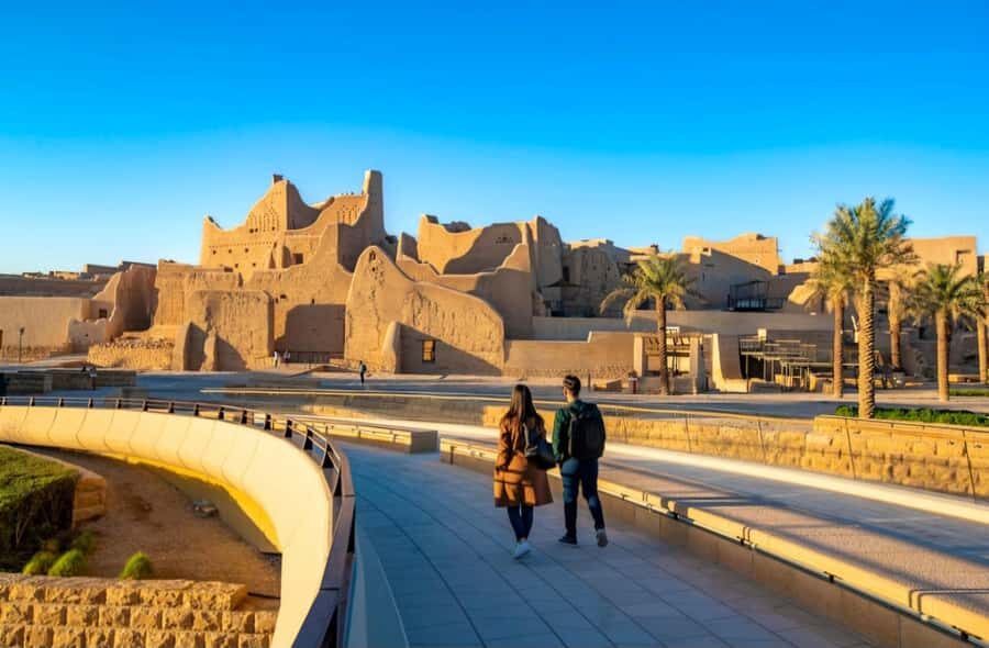 Riyadh : Diriyah Historic - Mudbrick streets: what you’ll notice once the guide points it out