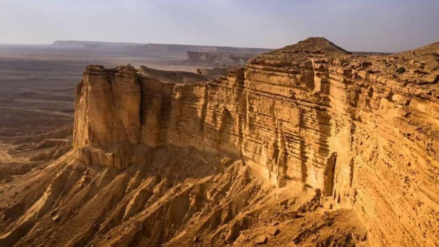 Riyadh Edge of The World and Bat Cave Visit by Bus - Road trip from Riyadh: 120 km of desert scenery and the right mindset