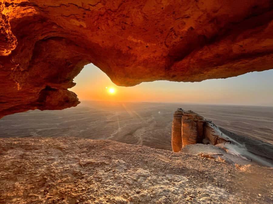 Riyadh: Edge Of The World and Bats Cave Tour by 4x4 - Edge of the World: The Main Event and Why the Timing Matters