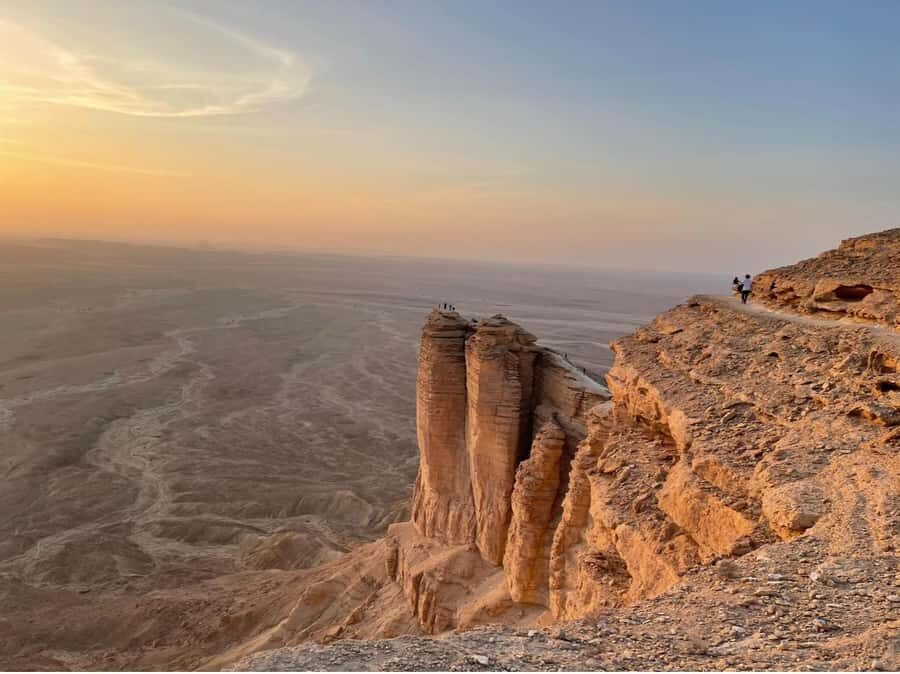 Riyadh: Edge Of The World, camels &Stargazing with 4x4 - Edge of the World: what makes the cliff the main event