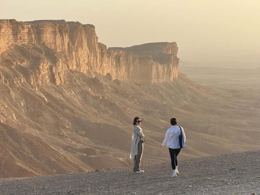 Riyadh: Edge Of The World, camels &Stargazing with 4x4 - The stops between Riyadh and the cliff: camels, snacks, and animal parks