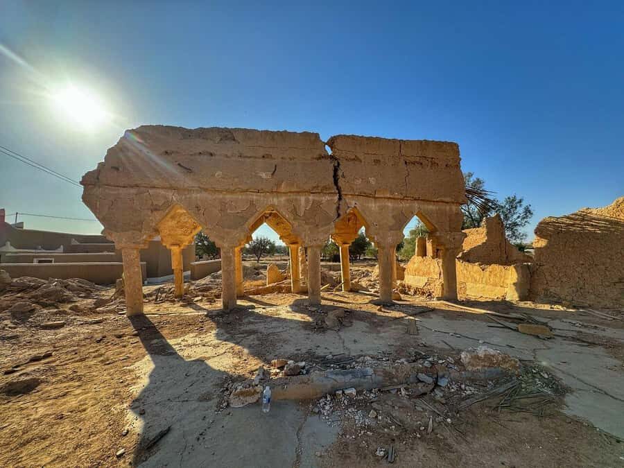 Riyadh: Edge of The World with dinner & Campsite Shared Tour - Riding out of Riyadh: the 4x4 day-trip feel