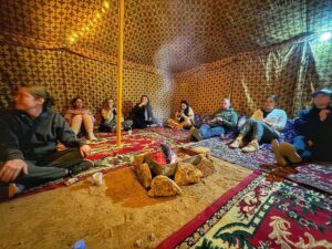 Riyadh: Edge of The World with dinner & Campsite Shared Tour - The Edge of the World: your big viewpoint plus a short hike