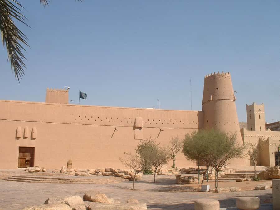 Riyadh: Full Day City Tour Guided with Transport - Masmak Fortress: a quick photo stop with real old-Riyadh meaning