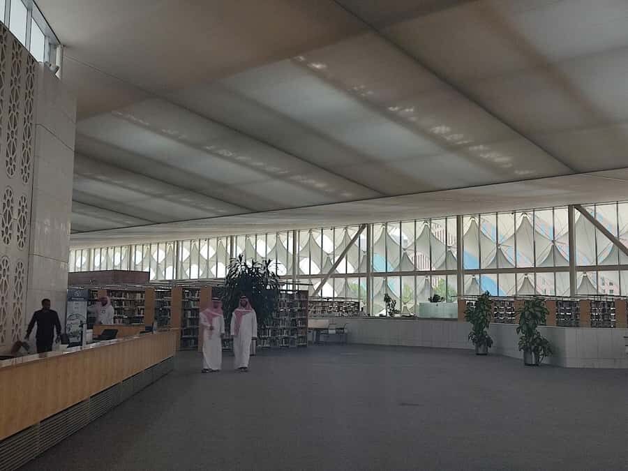 Riyadh: King Fahad National Library Guided Tour - Inside the Library: What 2.5 Million Sources Feels Like
