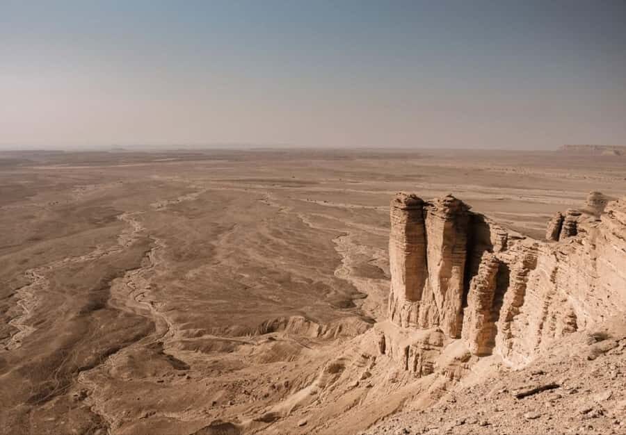 Riyadh: Private Edge of the World & Camel Trail with Lunch - The 3-hour Edge stop: photos are only half the story
