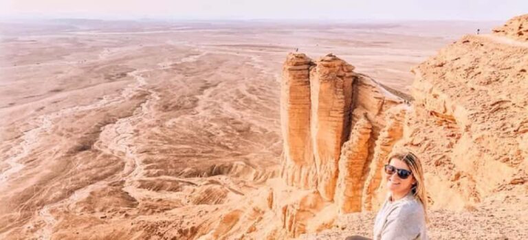 Riyadh: Private Edge of the World & Camel Trail with Lunch - Riyadh drive time: using the 1.5-hour SUV ride well