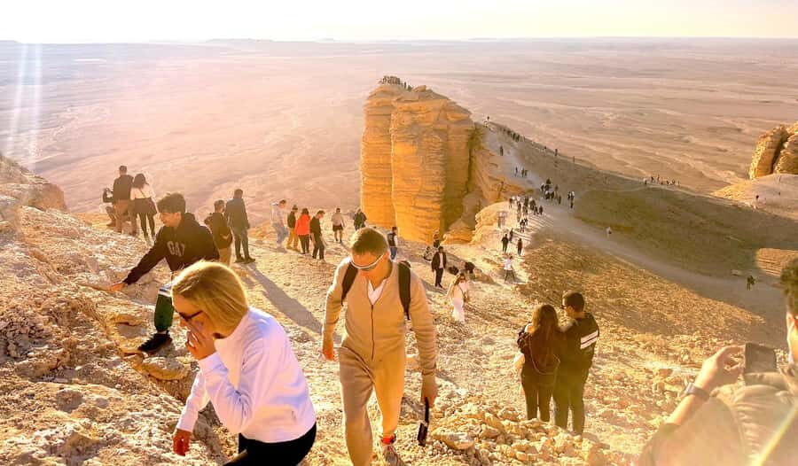 Riyadh Sunset Edge of the World & Deer Reserve 4WD Adventure - Getting to Tuwaiq and the Cliff-Edge Walk