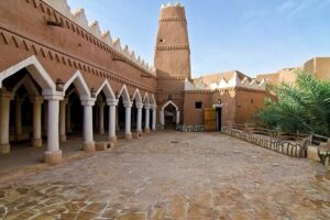 Ushaiqer Heritage Tour from Riyadh with Dinner - A resident-run museum and artifact collection you can follow