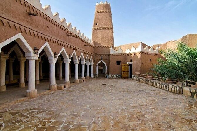 Ushaiqer Heritage Tour from Riyadh with Dinner - A resident-run museum and artifact collection you can follow